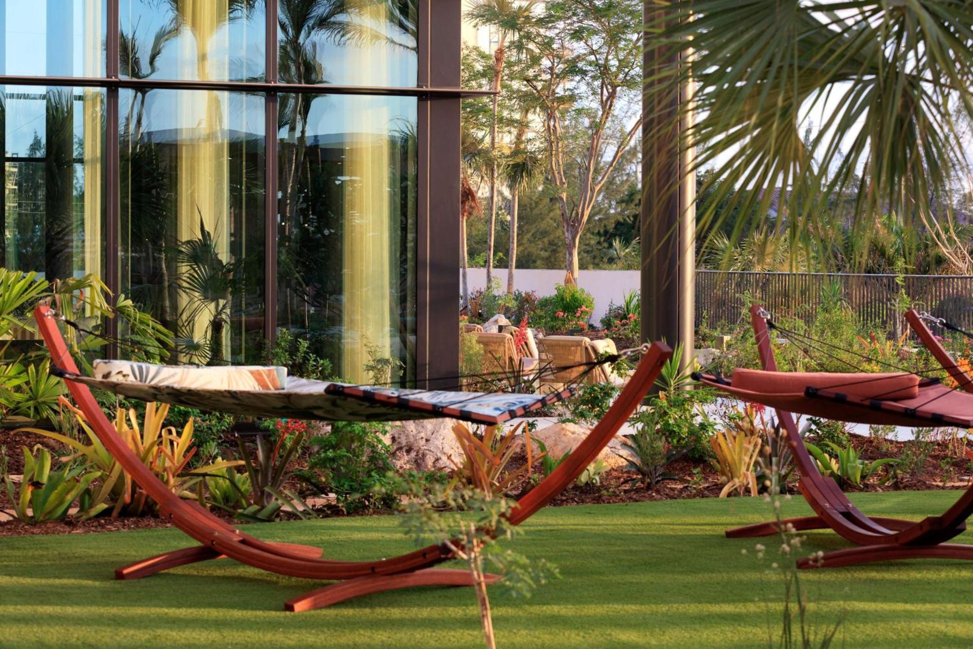 Hotel Indigo Grand Cayman By Ihg West Bay Екстер'єр фото